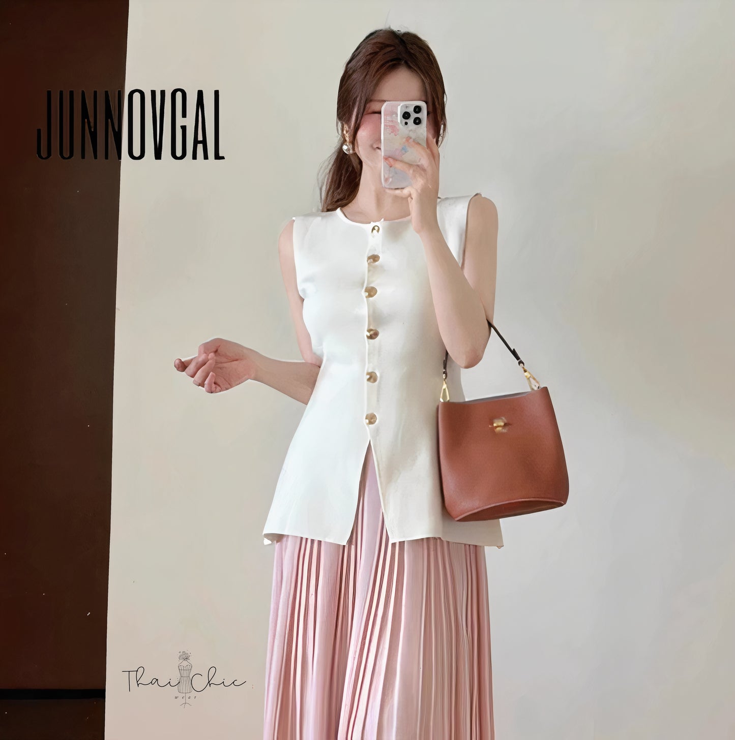 🌼 Sleeveless Knit Button Top